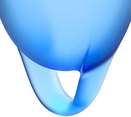 Set de 2 copas menstruales Satisfyer para gestión menstrual, en colores diferentes, en una superficie blanca.