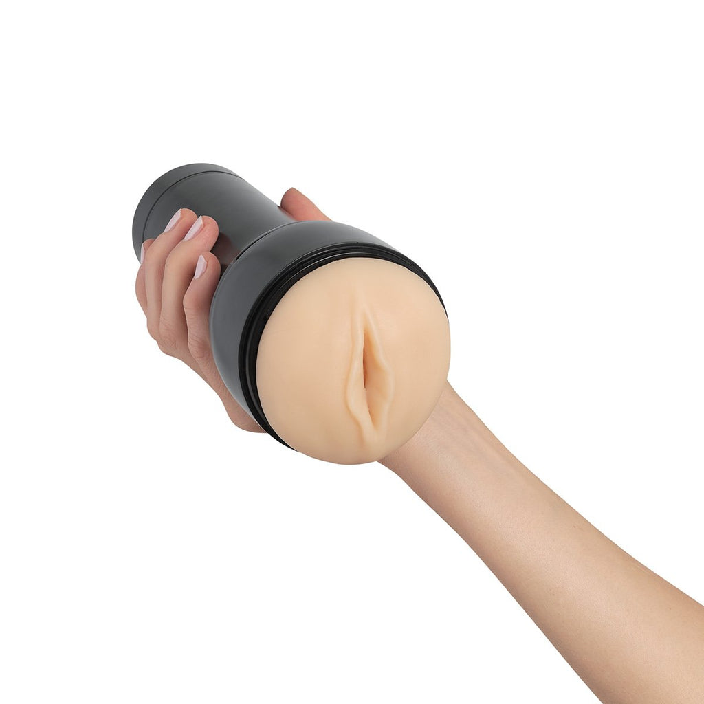 Masturbador masculino Kiiro de Distrisex, diseño anatómico y realista, para uso masculino, en color neutro.