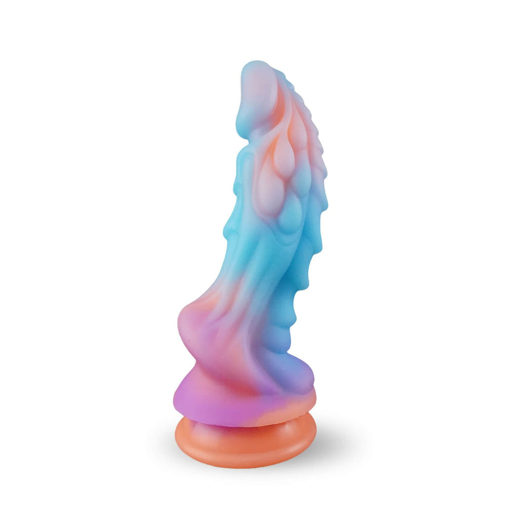 Dildo Camtoyz Radiant Siena de silicona, con textura y forma realista, colocado sobre fondo neutro.