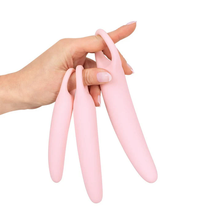 Dilatadores vaginales de la marca Juguito de Calzón, conjunto de distintos tamaños para uso íntimo, en tonos neutros.