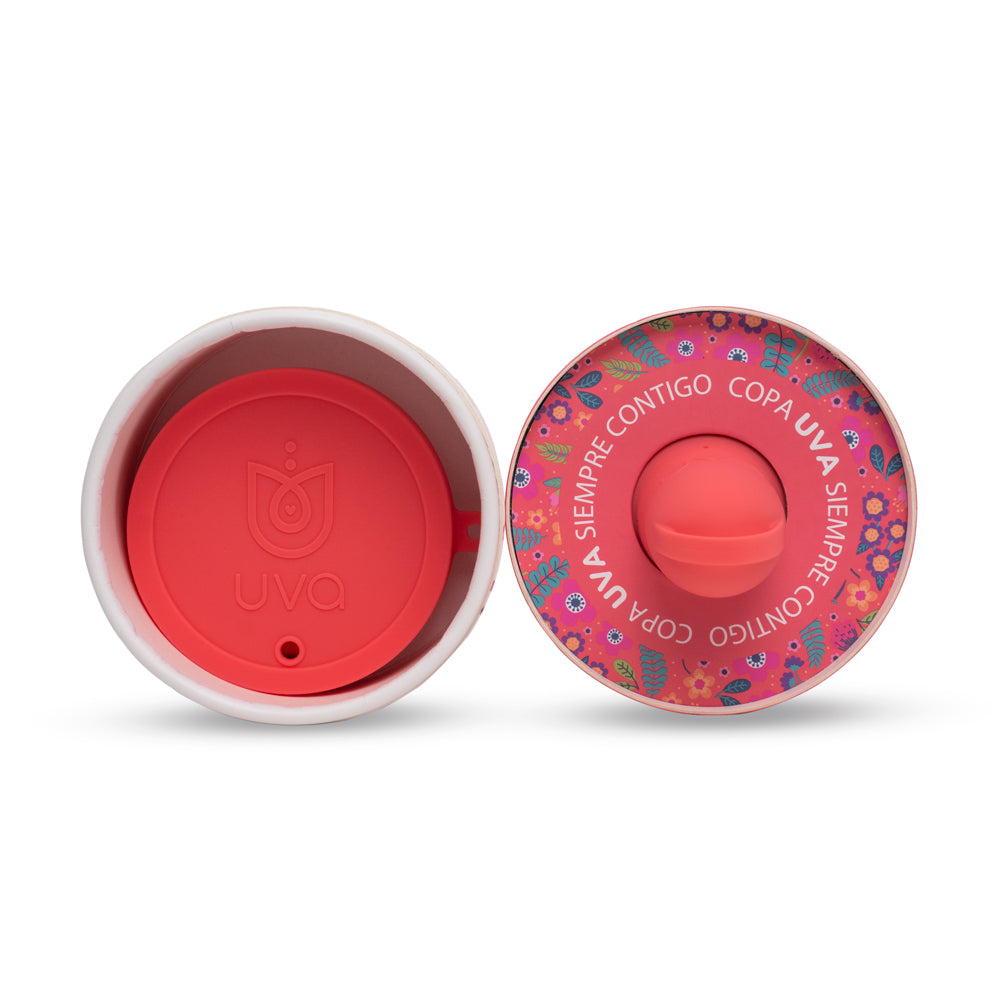 Copa menstrual UVA de gestión menstrual, tamaño A, color salmón, con forma cónica y base flexible para mayor comodidad.