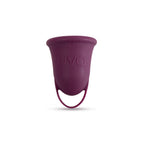 Copa menstrual UVA de gestión menstrual, modelo Talla B en color morado, hecha de silicona suave y flexible.