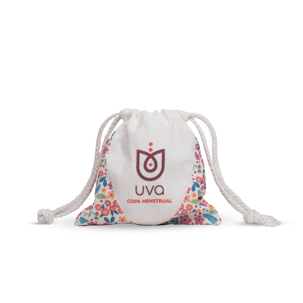 Copa menstrual UVA de gestión menstrual en tamaño A y color salmón, con bolsa de almacenamiento, marca UVA.
