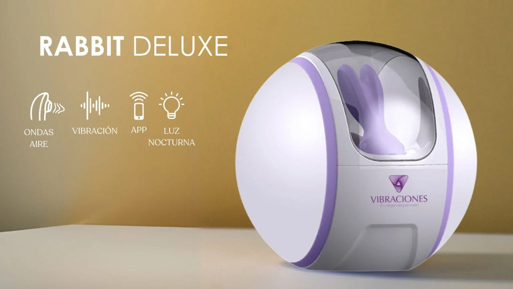 Succionador de clítoris Frenesí Rabbit con control por app, diseño ergonómico y botones en color rosa en fondo blanco.