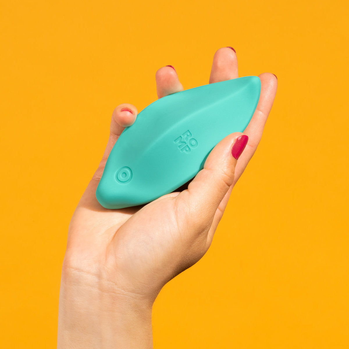 Estimulador de clítoris Romp Wave, succionador turquesa para placer femenino, con diseño ergonómico y suave.