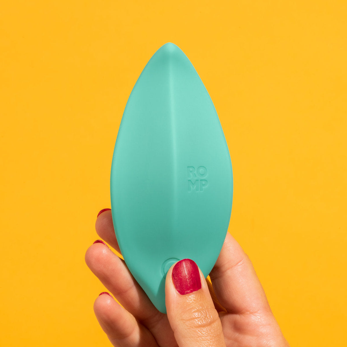 Estimulador de clítoris Romp Wave en color turquesa, succionador portátil con diseño ergonómico y texturizado para placer.